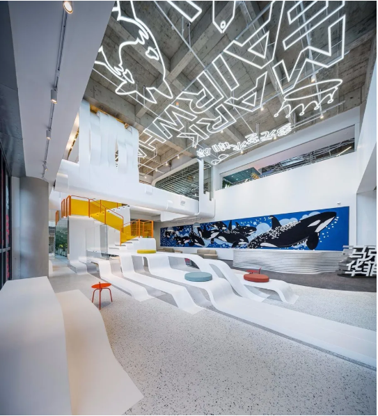 辦公室規(guī)劃成這樣 你還想在家辦公嗎？--馬克華菲上?？偛哭k公室